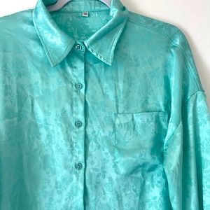 Satin like button down printed Medium